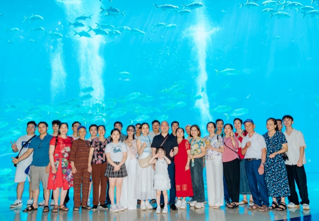 Hải Nam không chỉ đẹp bởi phong cảnh hữu tình – mà còn đẹp bởi những kỷ niệm được chúng ta cùng nhau lưu lại trên miền đất ấy.