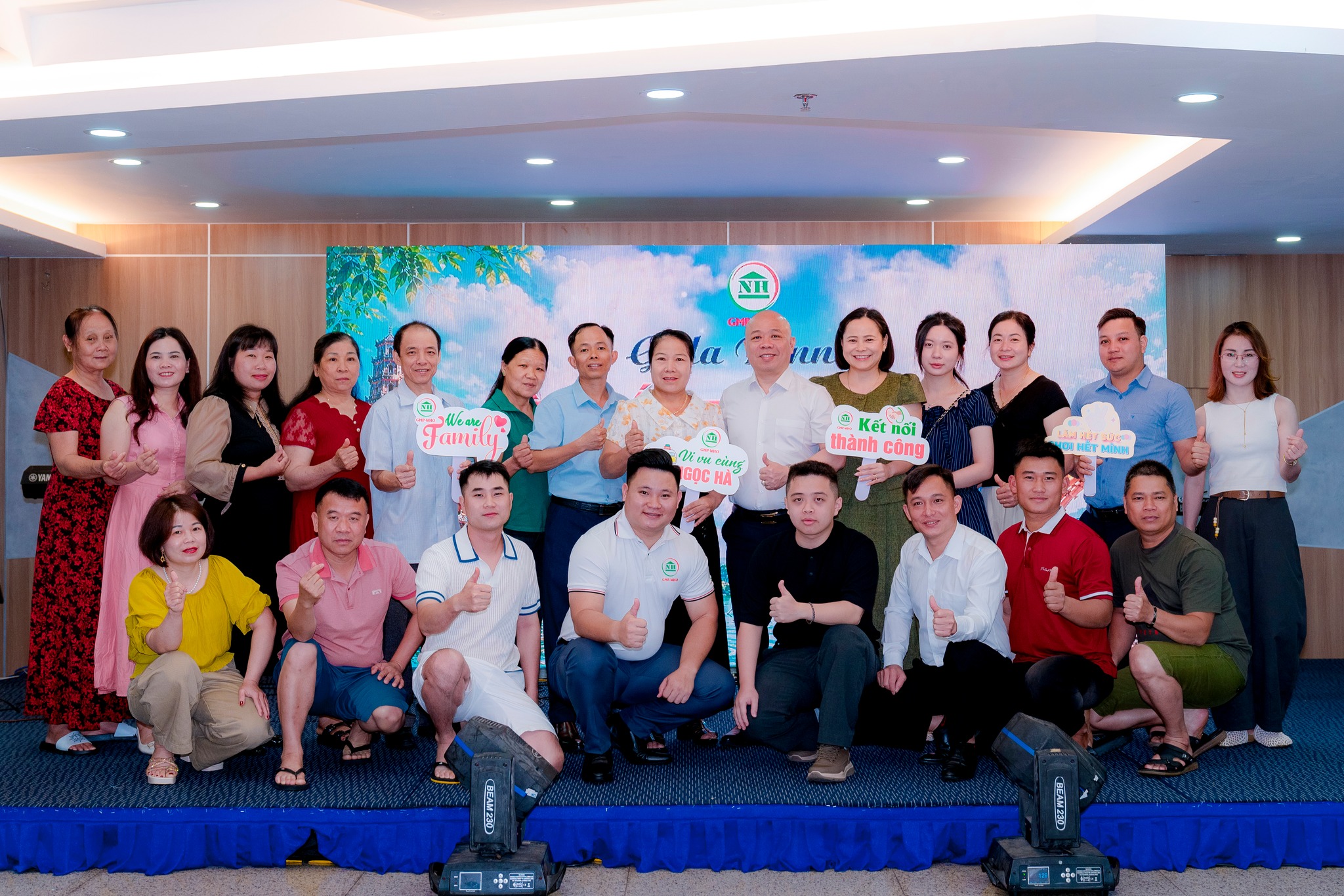 Ngọc Hà cùng Quý Đại lý, Qúy khách hàng tham gia Gala dinner tại Đà Nẵng